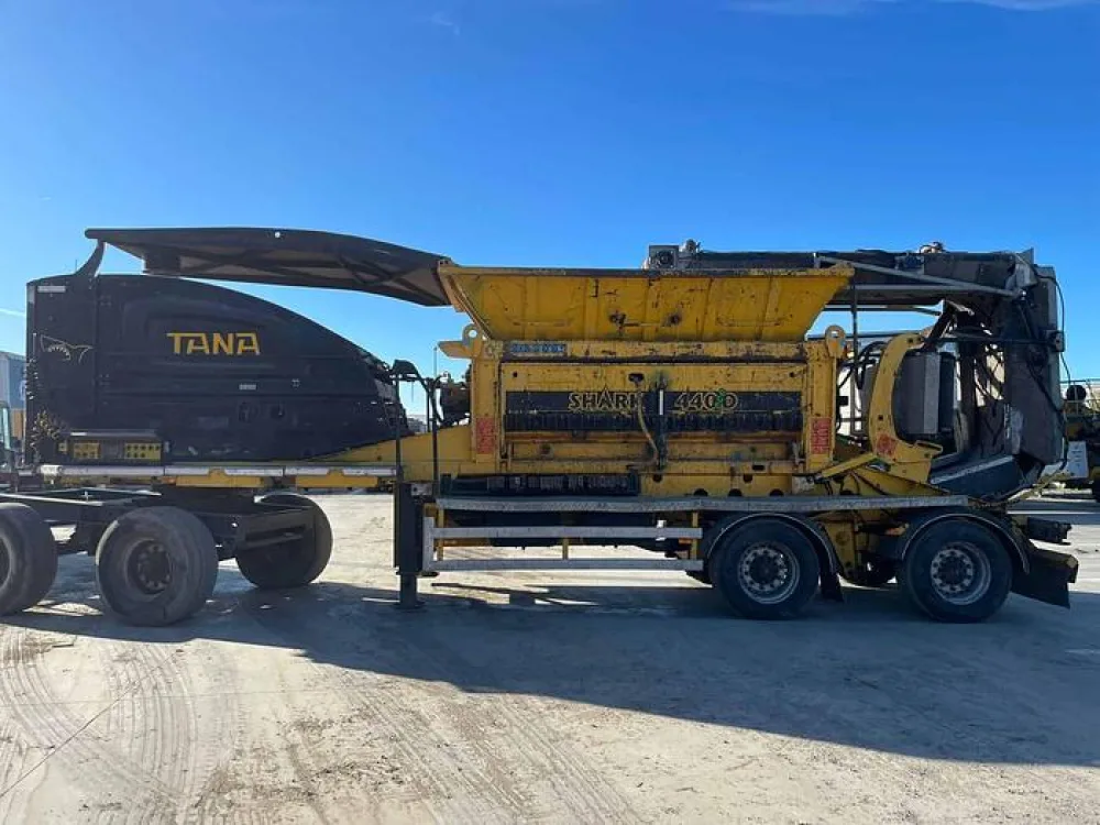 2017 TANA Shark 440DT Eco Slow Speed Shredder