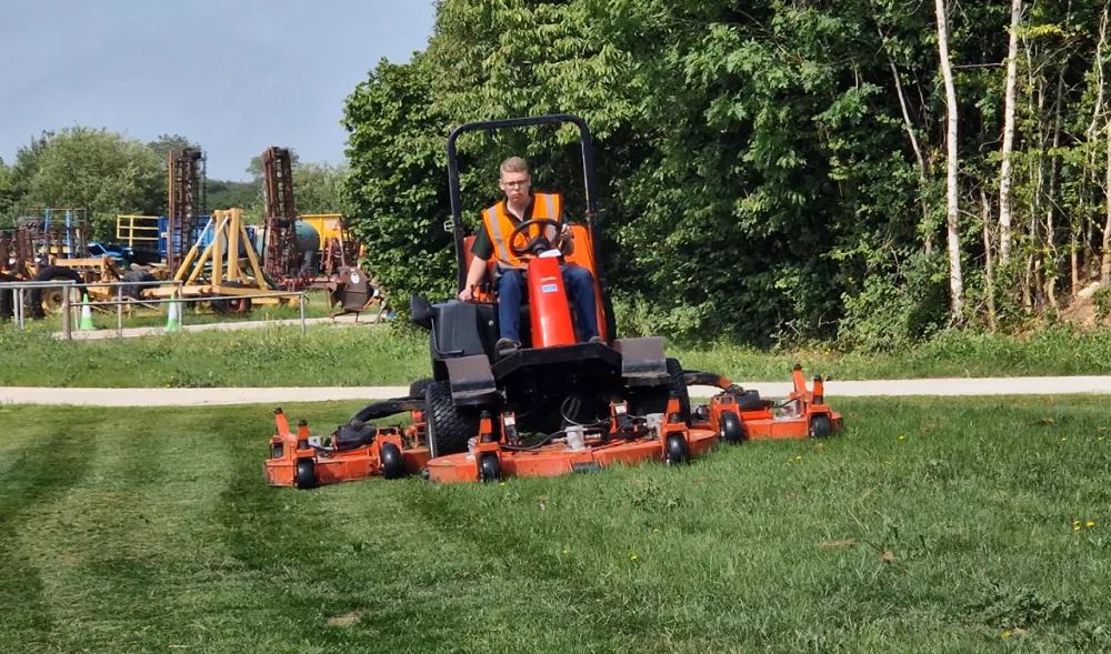 2012 Jacobsen R-311T Rotary Mower