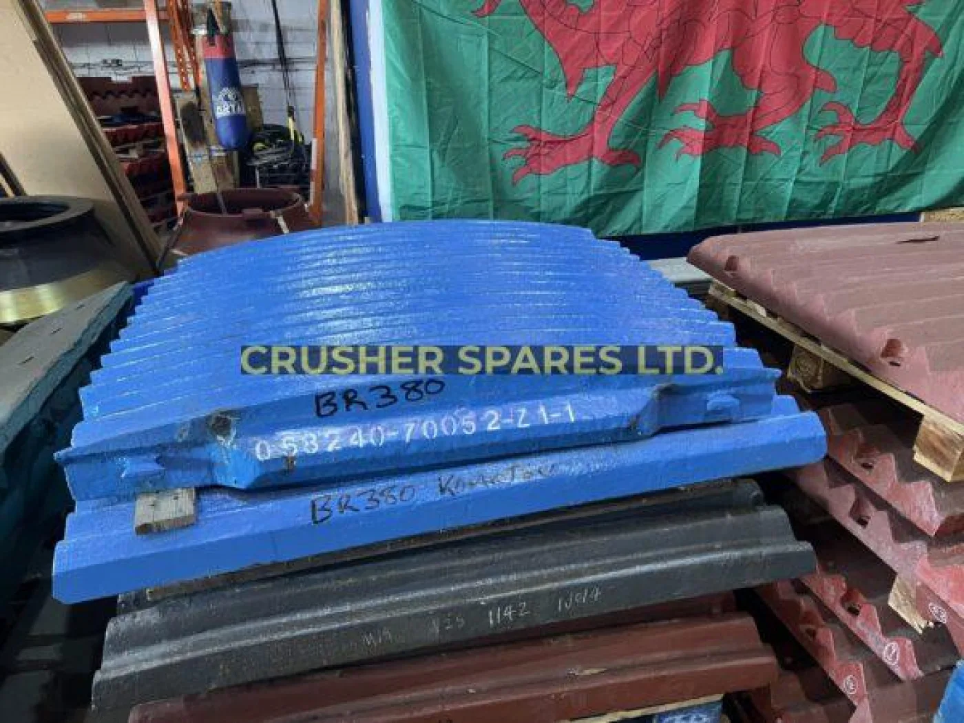 8240-70-5071 | Swing Jaw Plate | Komatsu® BR380 | - 1
