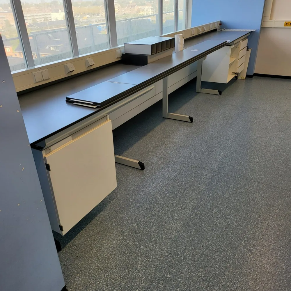 2047 - Used S+B Laboratory wall table (552 cm)