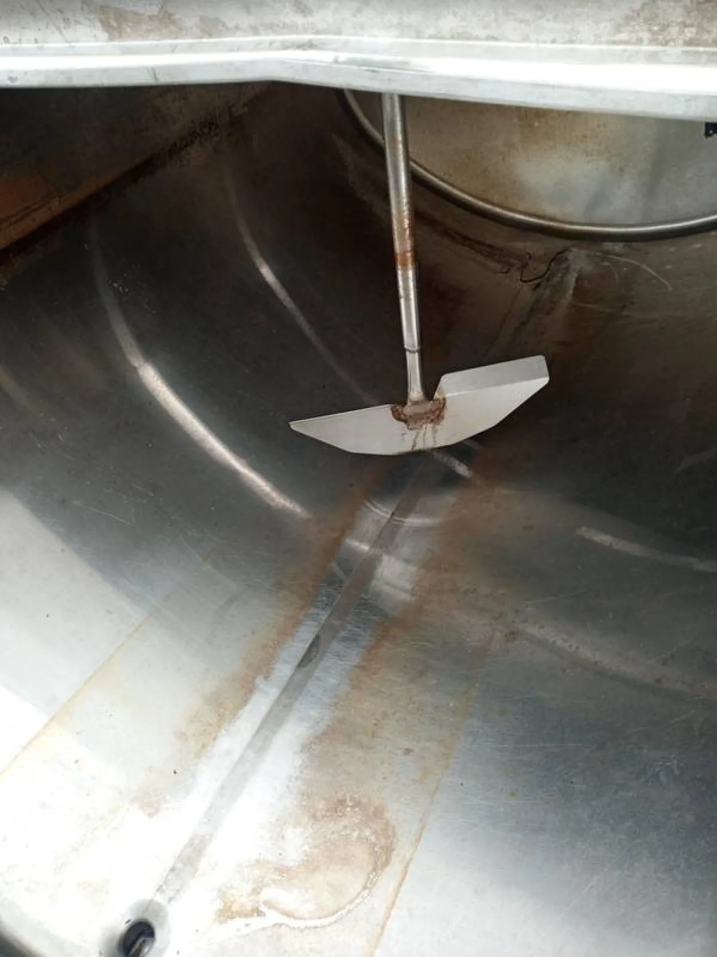 Blood tank with stirring mechanism - 2