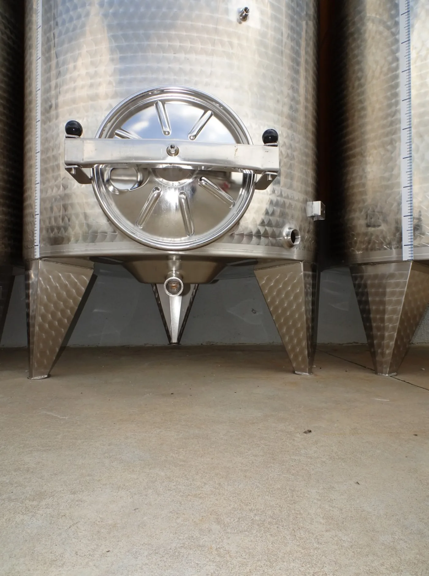 STAINLESS STEEL TANKS CAPACITY LITERS 1500 – 2100 PNEUMATIC FLOATING LID ROUNDLY SHAPE BOTTOM NEW EQUIPMENT - 6