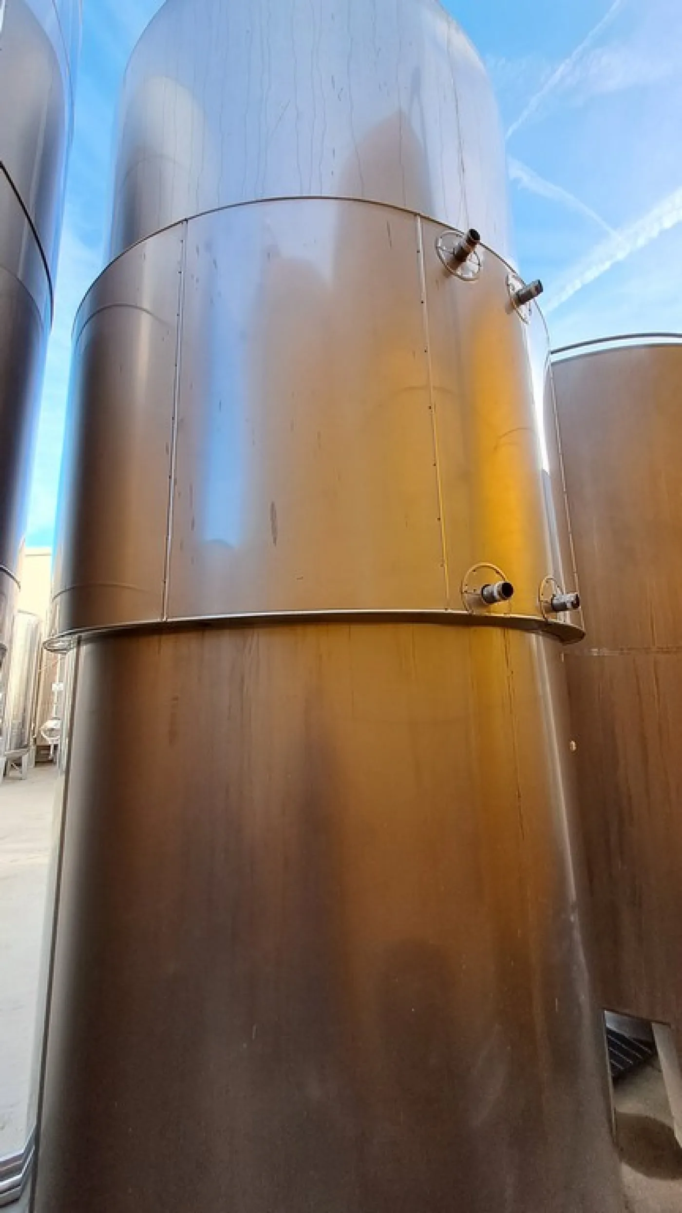 STAINLESS STEEL TANK LITER CAPACITY 10.000 (HL 100) ABOUT, MODEL VINIFICATION/STORAGE, INCLINED FLAT BOTTOM WITH INSULATED BAND, AZZINI FIRM, SECOND HAND EQUIPMENT - 7