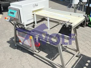 Metall-Detektor GORING KERR - Type Concept-400, mit ca. 400 x 75 mm Durchgang.