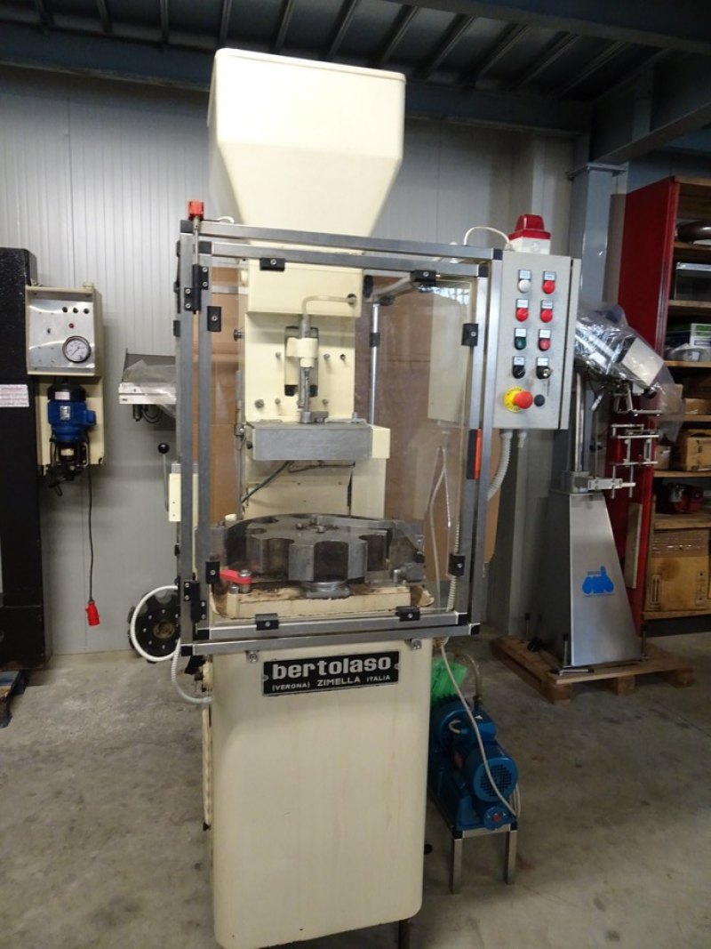 AUTOMATIC CORKING MACHINE BERTOLASO, MODEL SUPER GLORIA 108, MONOHEAD FOR NATURAL CORKS, SECOND-HAND MACHINE