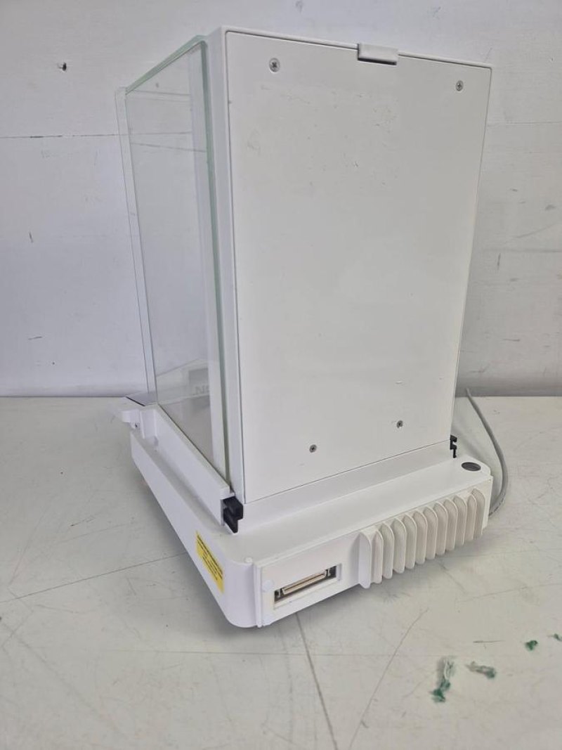 Sartorius Cubis II Semi-Micro Balance, Model MCA225P-2S00-A