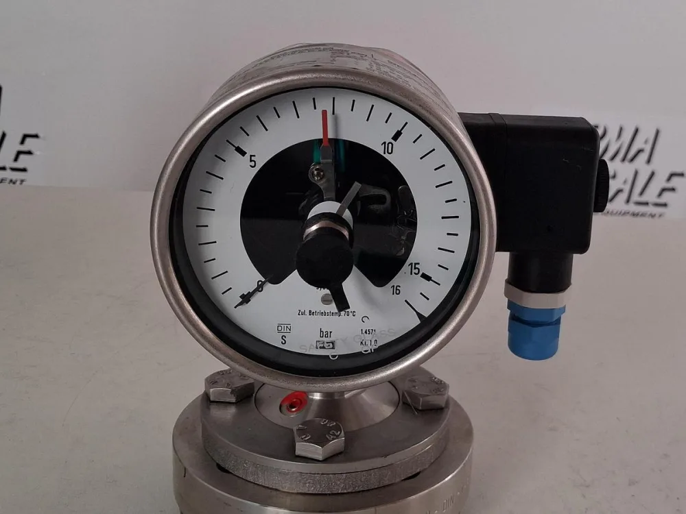 WIKA 831.1 Pressure Gauge 0–12 bar with Inductive Contact Switch