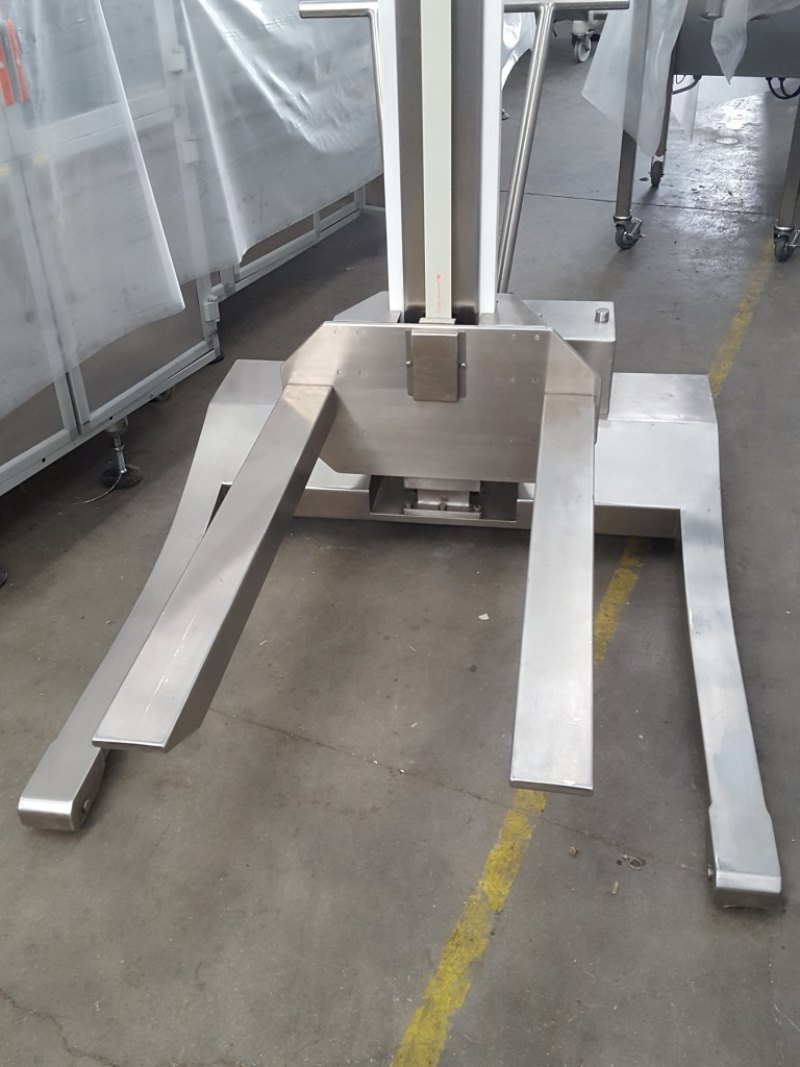 CARRELLO ELEVATORE PORTAFUSTI IDRAULICO – ISN – TECHNOLOGY