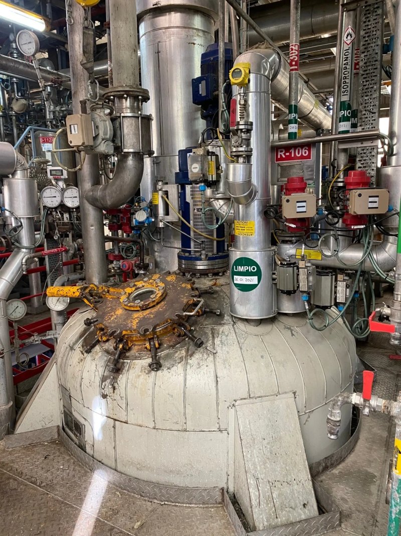 AGUILAR REACTOR AND ROOMS STAINLESS STEEL 316 7,000 LITERS WITH AGITATION AND JACKET + USED DISTILLATION COLUMN
