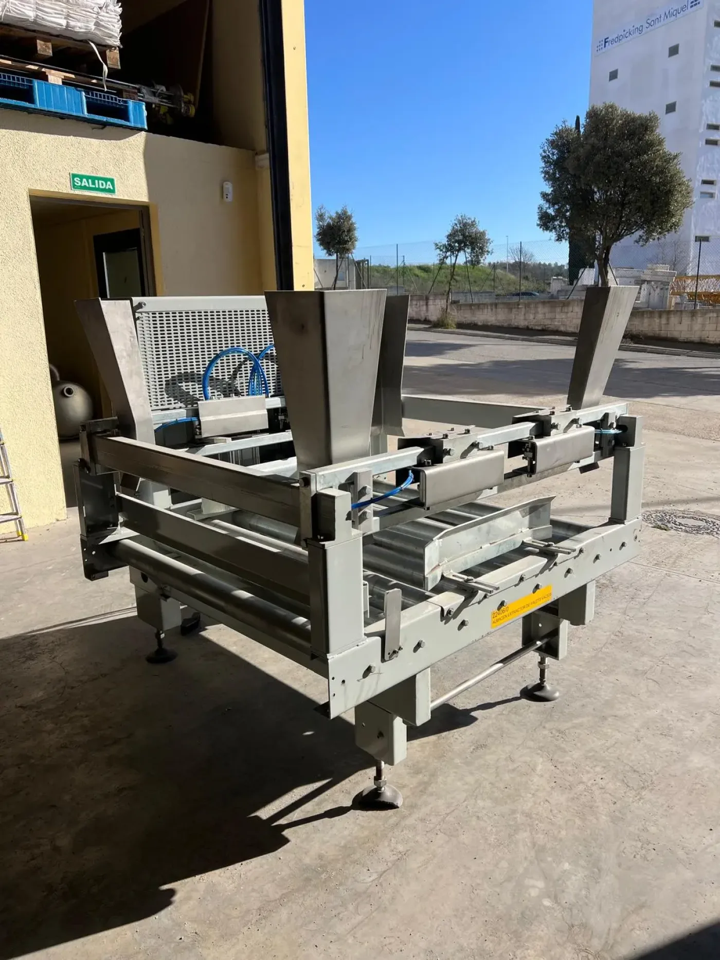 PALLET DISPENSER - 3