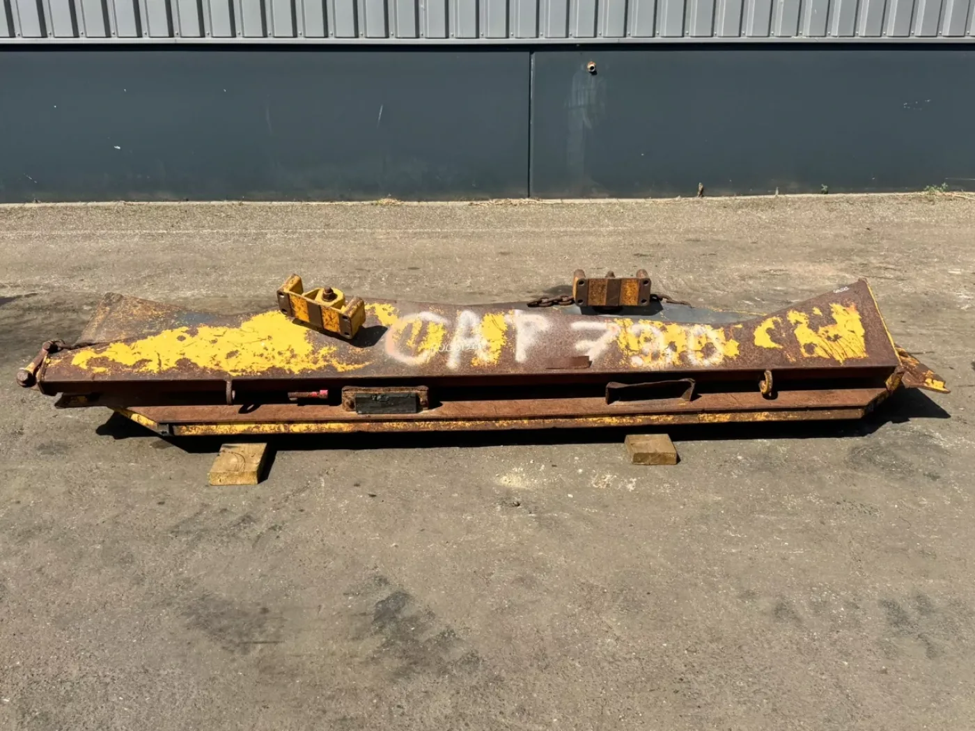 Caterpillar Tail gate730 - 3