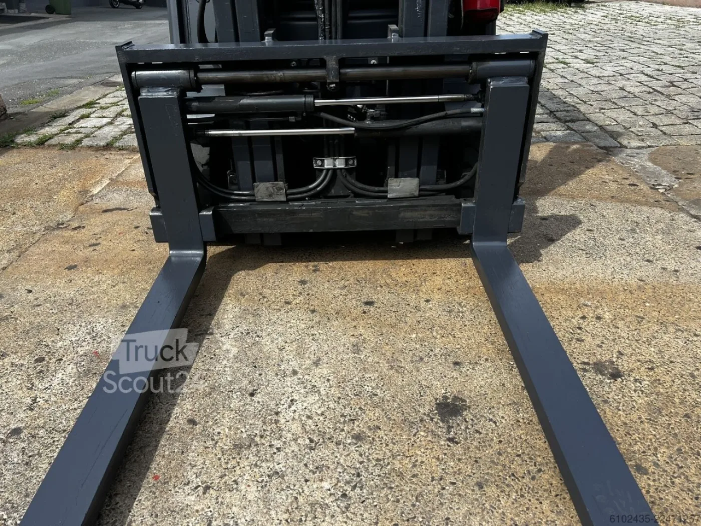 Linde Forklift - 3