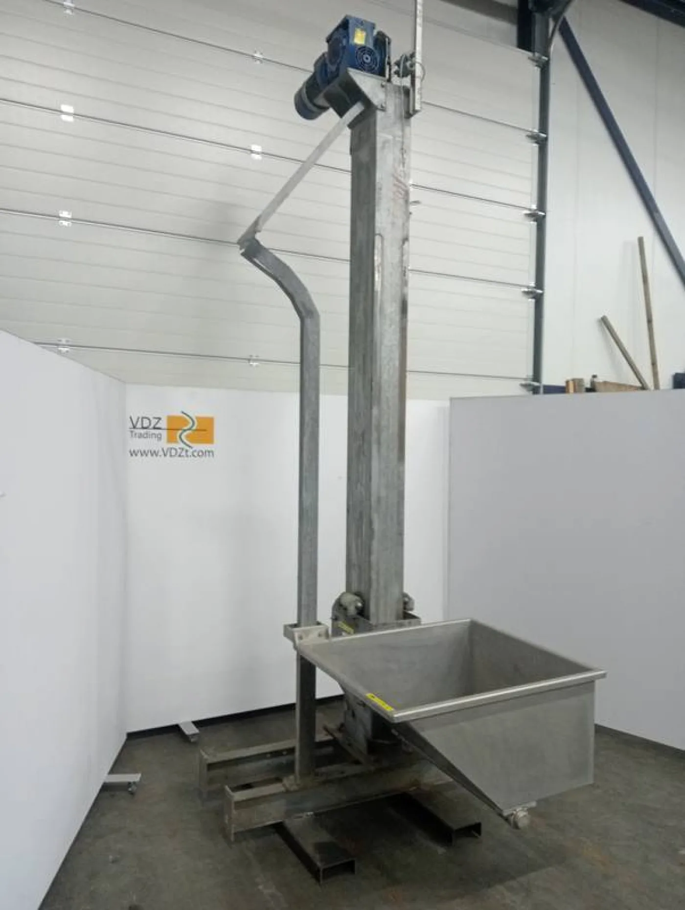 Bin lift and tipper - 4