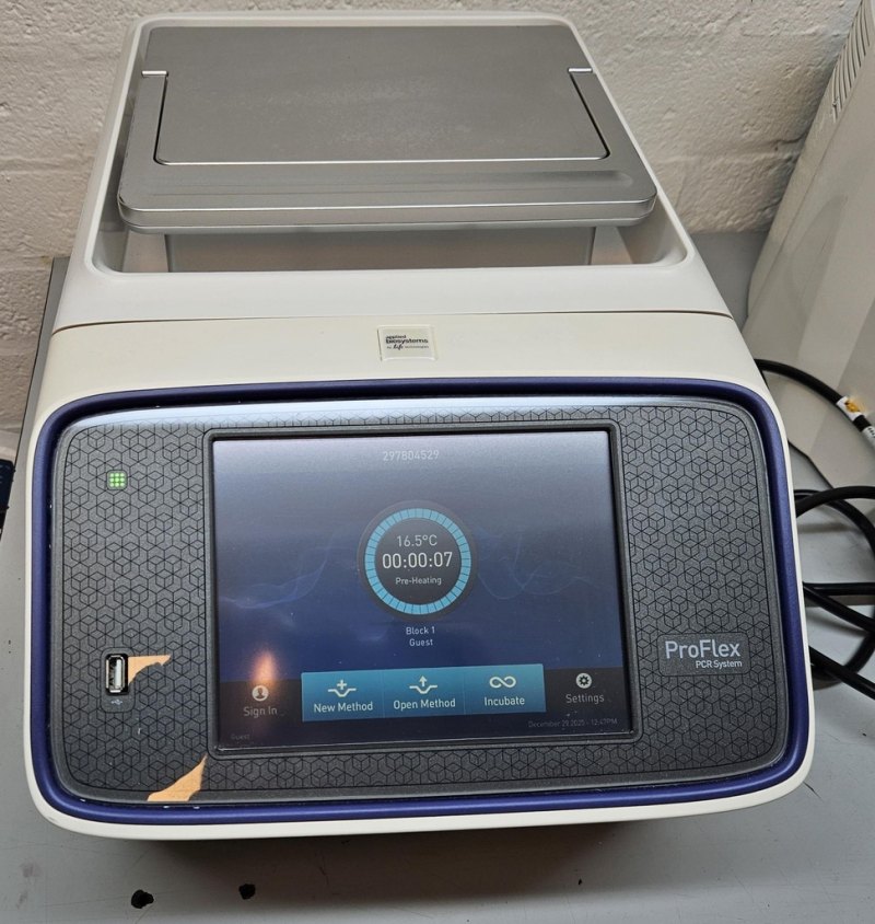 Applied Biosystems ProFlex Base PCR Systeem