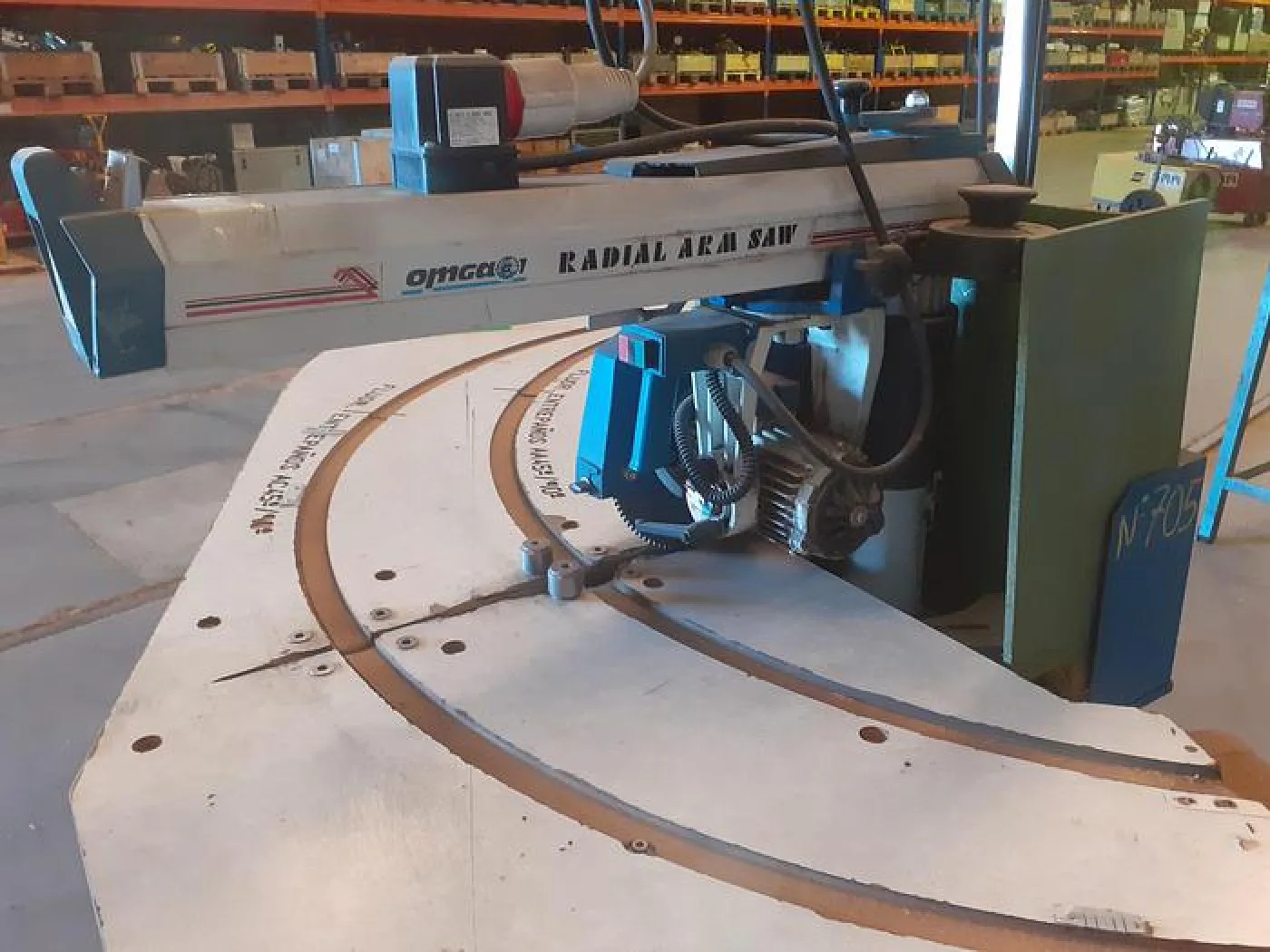 Serra Radial com bancada OMGA - 1