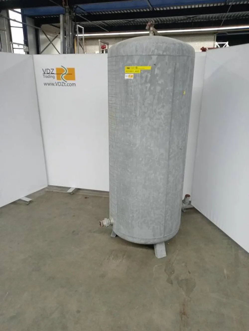 Water pressure tank