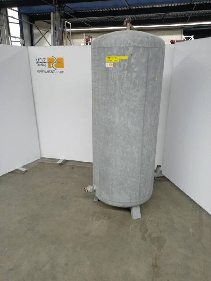 Water pressure tank