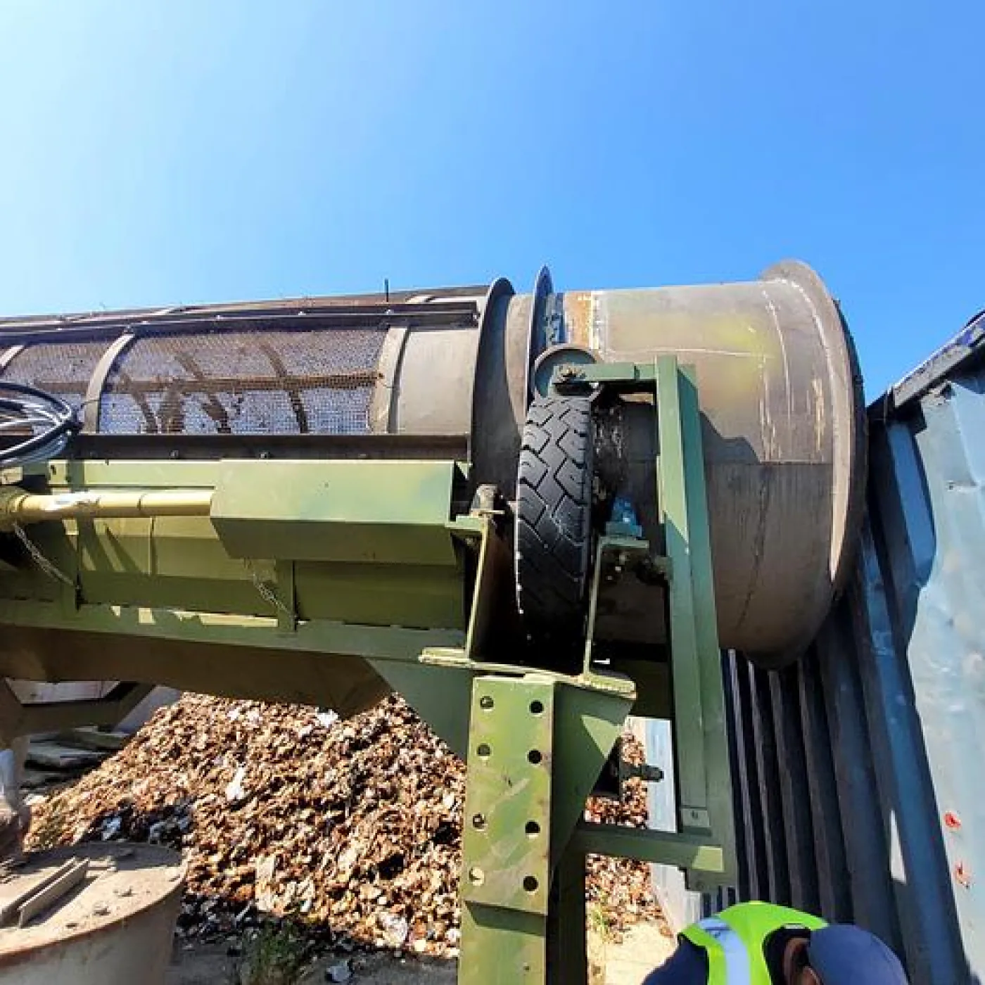 Electrically Driven 4m Long Trommel with 12mm Mesh - 3
