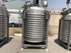 Reactor acero inoxidable con agitador capacidad 3.000 lts