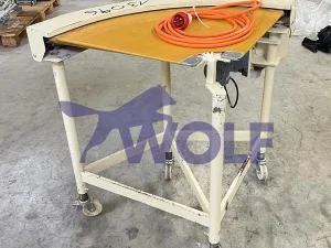 90°-Kurventisch SOLLICH - Type GT-420-90°R mit ca. 420 mm Arbeitsbreite.