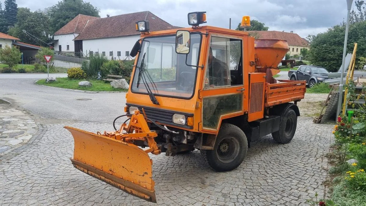 1994 Boki HY1350 Kommunalfahrzeug mit Schneepflug und Sand / Salzstreuer - 3