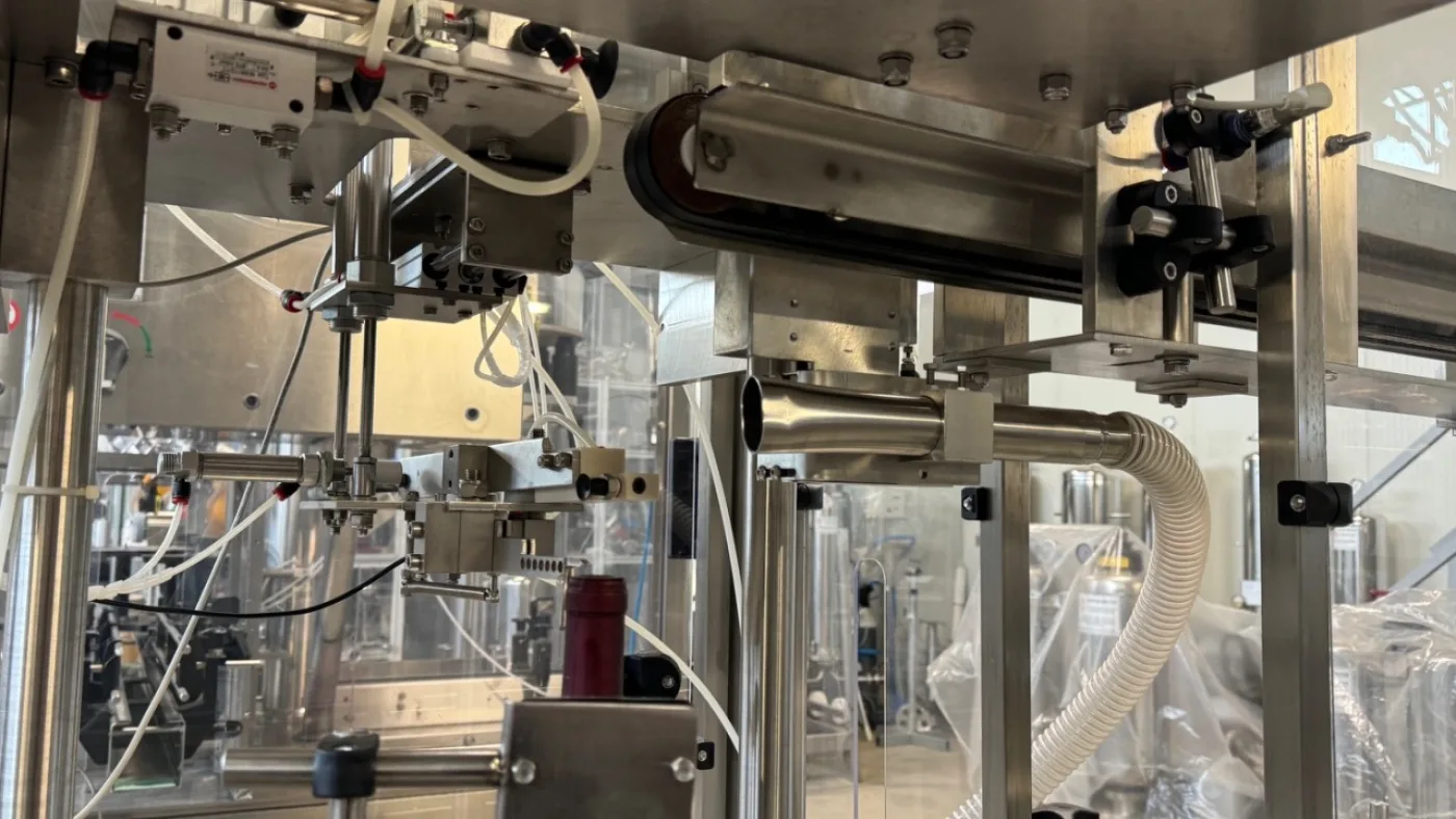 AUTOMATIC MACHINE FOR APPLYING PENDANTS/TAGS ON BOTTLES OF VARIOUS KINDS, PRIMEC BRAND, YEAR 2017, SECOND-HAND MACHINE - 7