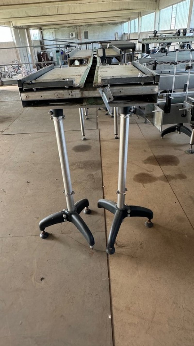 STRAIGHT BELT WITH STAINLESS STEEL ACCUMULATION PLATFORM FOR BOTTLES, SECOND-HAND EQUIPMENT