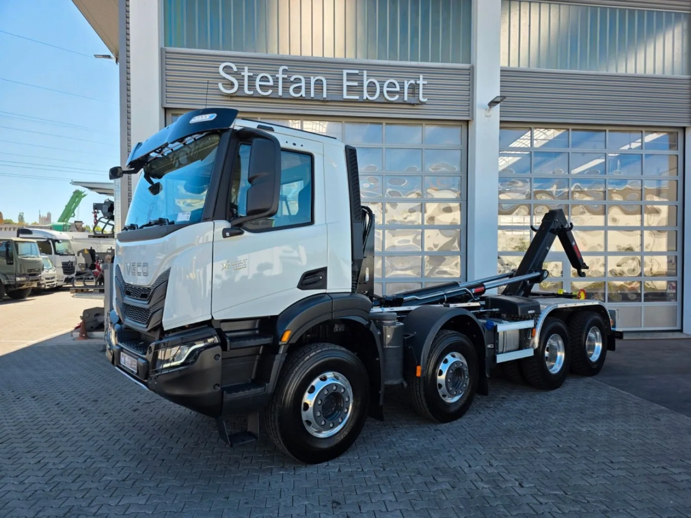 Iveco X-Way AD320X46BZ OFF 8x4 Hiab ULT26S53-W-ITF Alu - 1