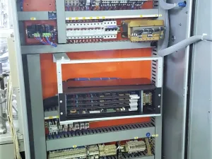 ASTUCCIATRICE VERTICALE AUTOMATICA – CAM MOD. AVC