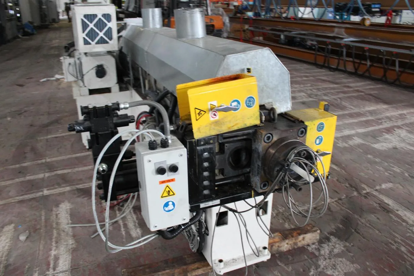 2000 BATTENFELD 90mm; L/D 30; Cambia ES0033 - 4
