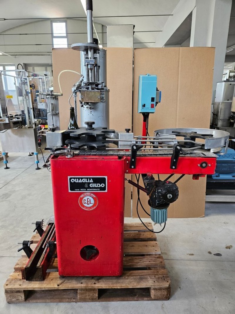 QUAGLIA E GIUSO AUTOMATIC CORKING MACHINE, SINGLE-HEAD FOR MUSHROOM CORK, WITH LIQUEUR DISPENSER, SECOND-HAND MACHINE