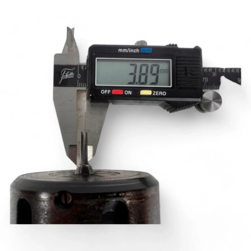 HSK 63 F Spannzangenfutter mit Spannzange und Fräser D=3,9 L= 12,9 mm
