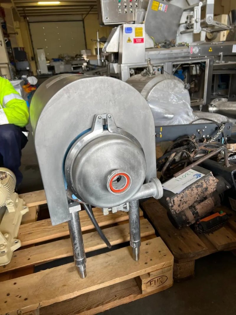CENTRIFUGAL PUMP 5.5 kW STAINLESS STEEL