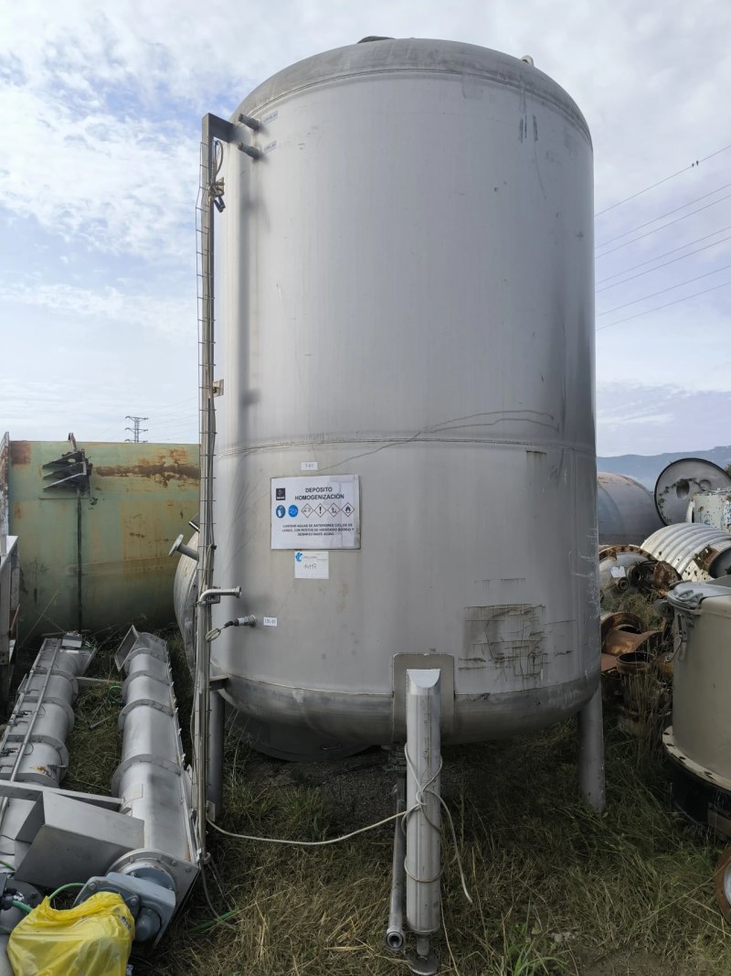 VERTICAL STAINLESS STEEL TANK 9,000 LITRES