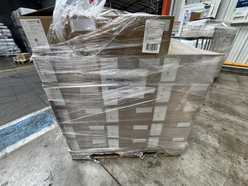 Self-adhesive label roll 34 boxes