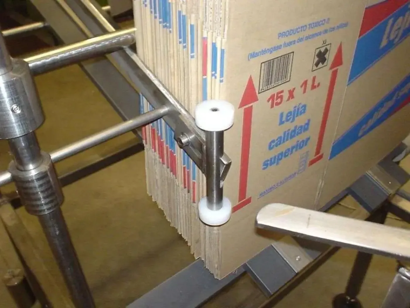 USED BOX FORMING, PACKAGING AND SEALING MACHINE - 1