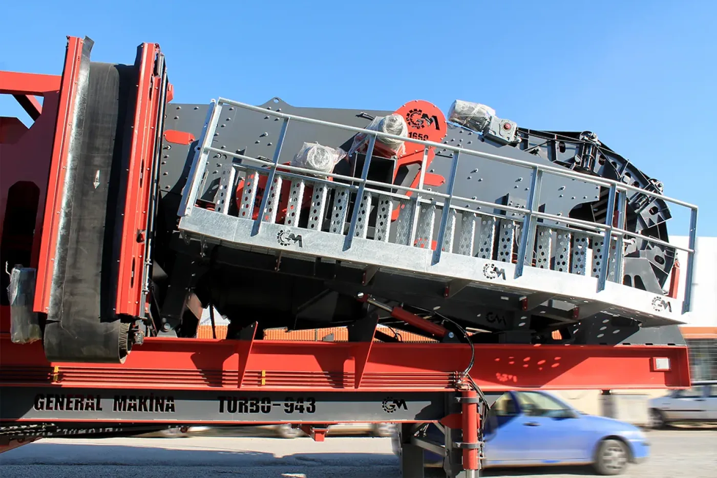General 944 — Mobile Jaw + Cone Crushing & Screening Plant - 8