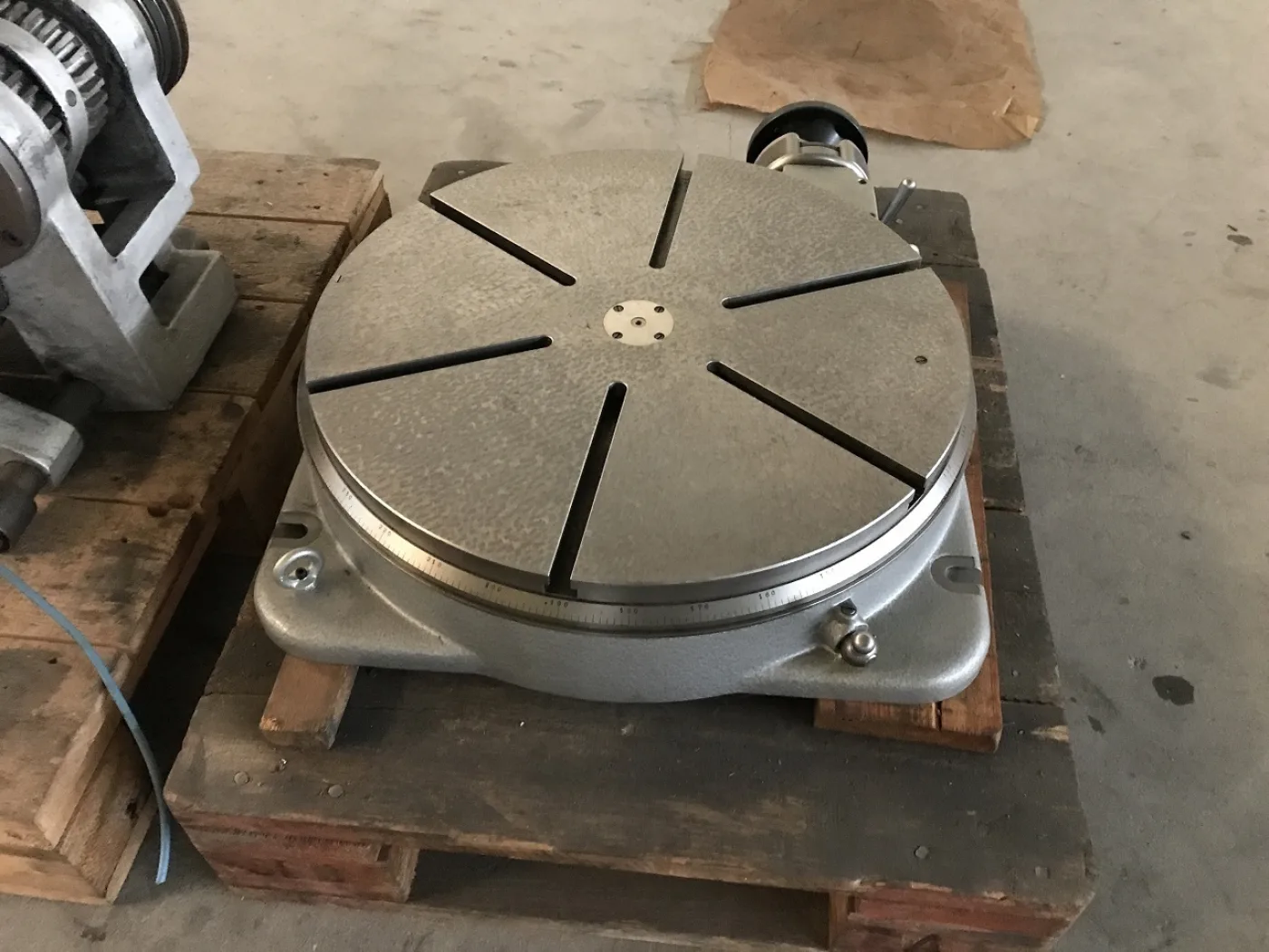 TABLE TOURNANTE “” TYPE 500 A 6 RAINURES T - 1