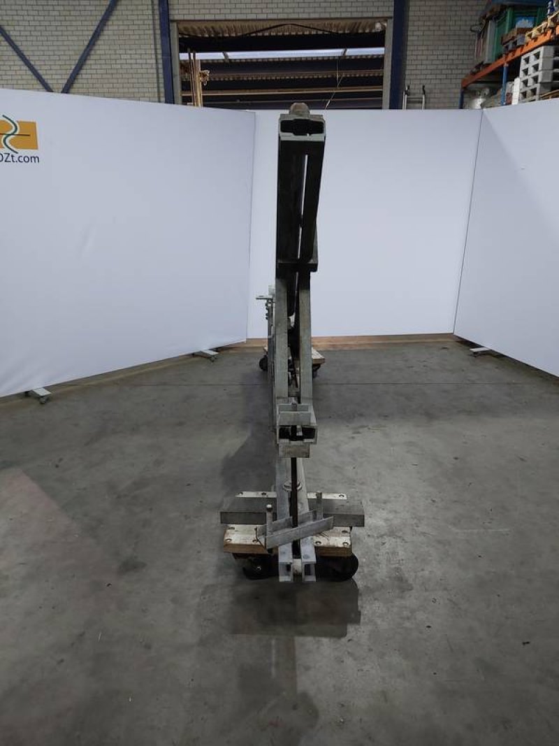 Gambrel lift pneumatic