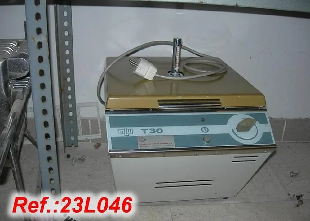 CENTRÍFUGA "MLW" T30 DE LABORATORIO