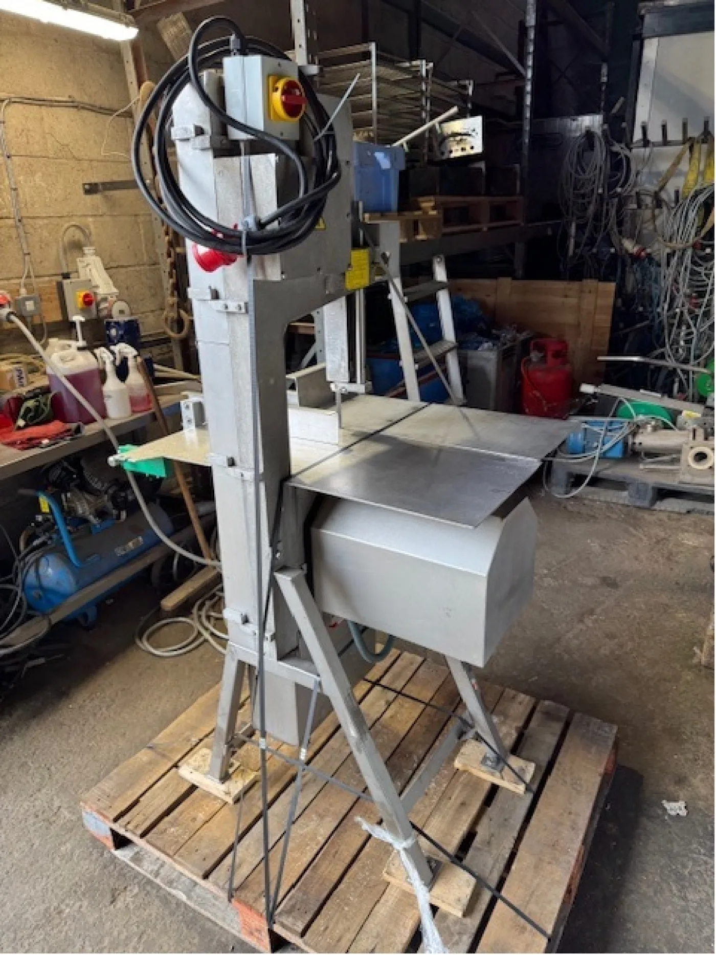 AEW 350 Bandsaw – Sliding Bed - 2