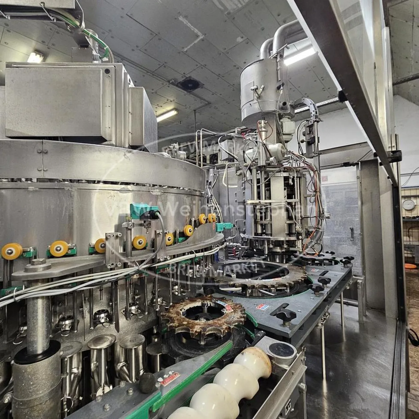 Glass bottle filler and capper - 8