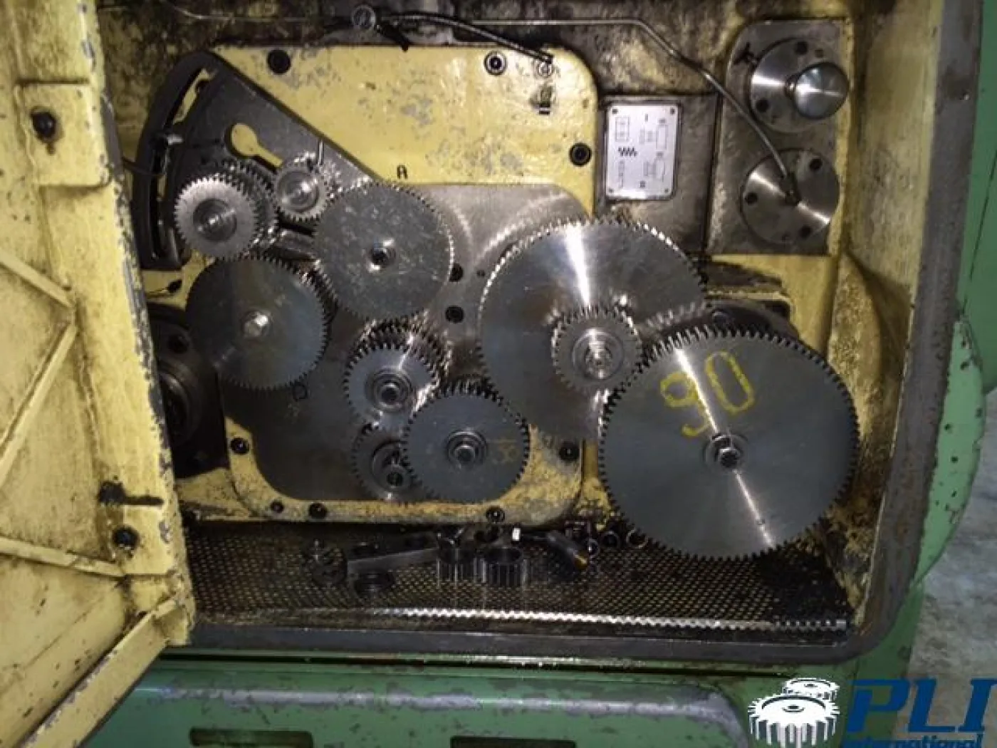 Gear cutting machine with vertical hob – PFAUTER P 630 - 5