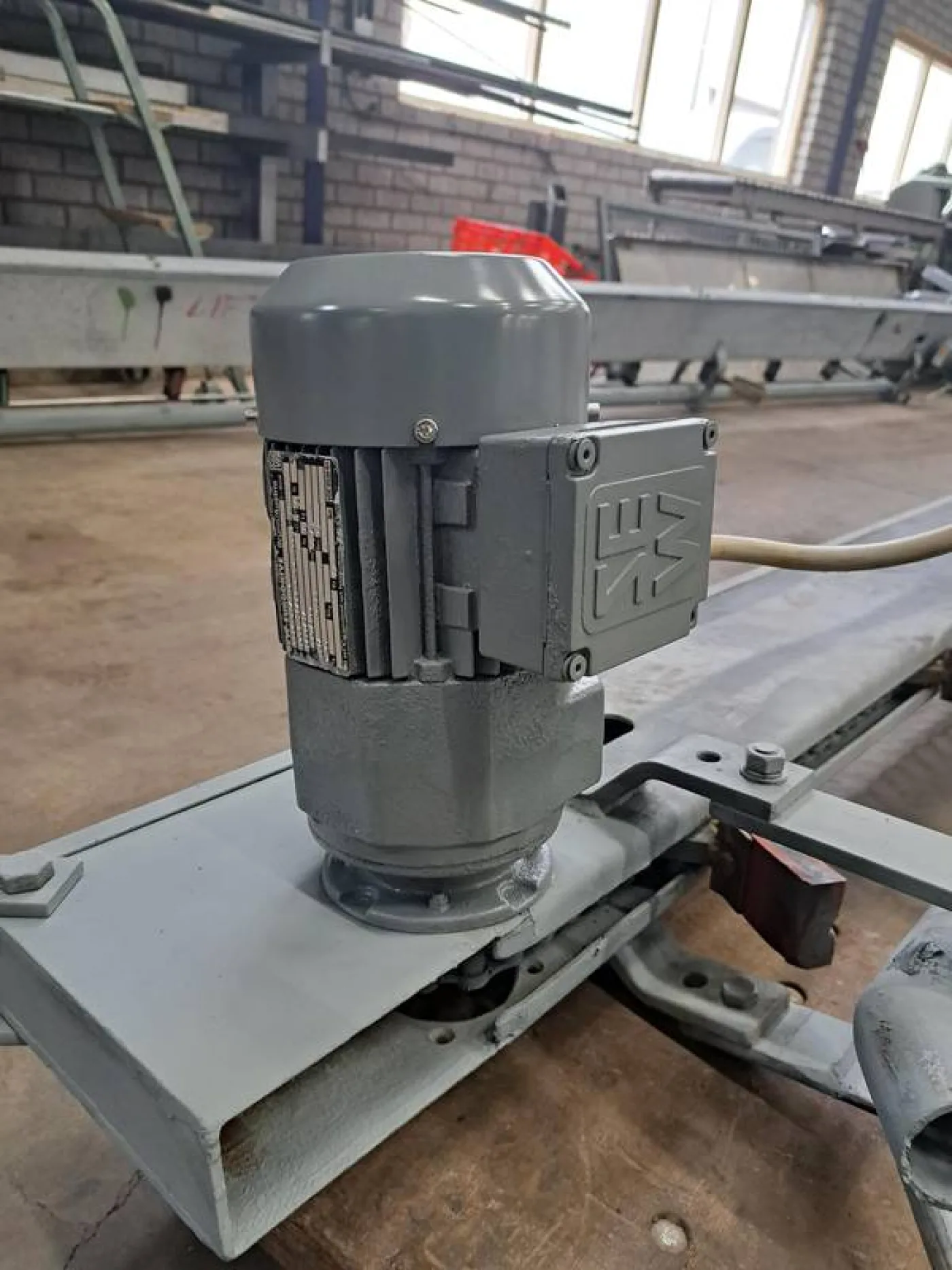Empty hook conveyor - 5