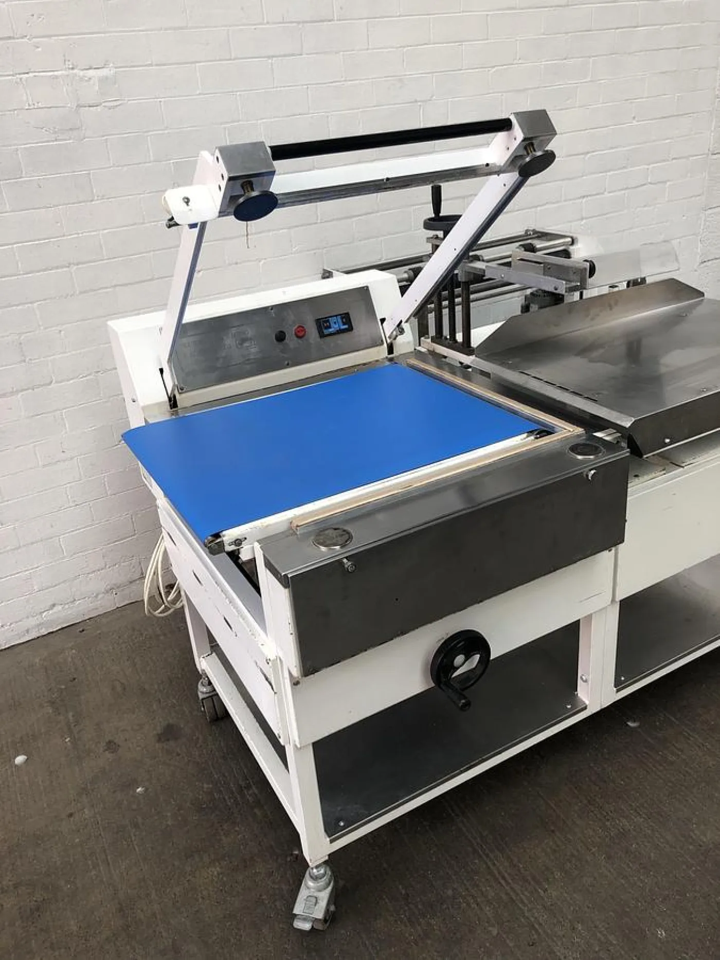 BlueBird Swallow semi automatic L Sealer 600 by 600 Seal area - 2