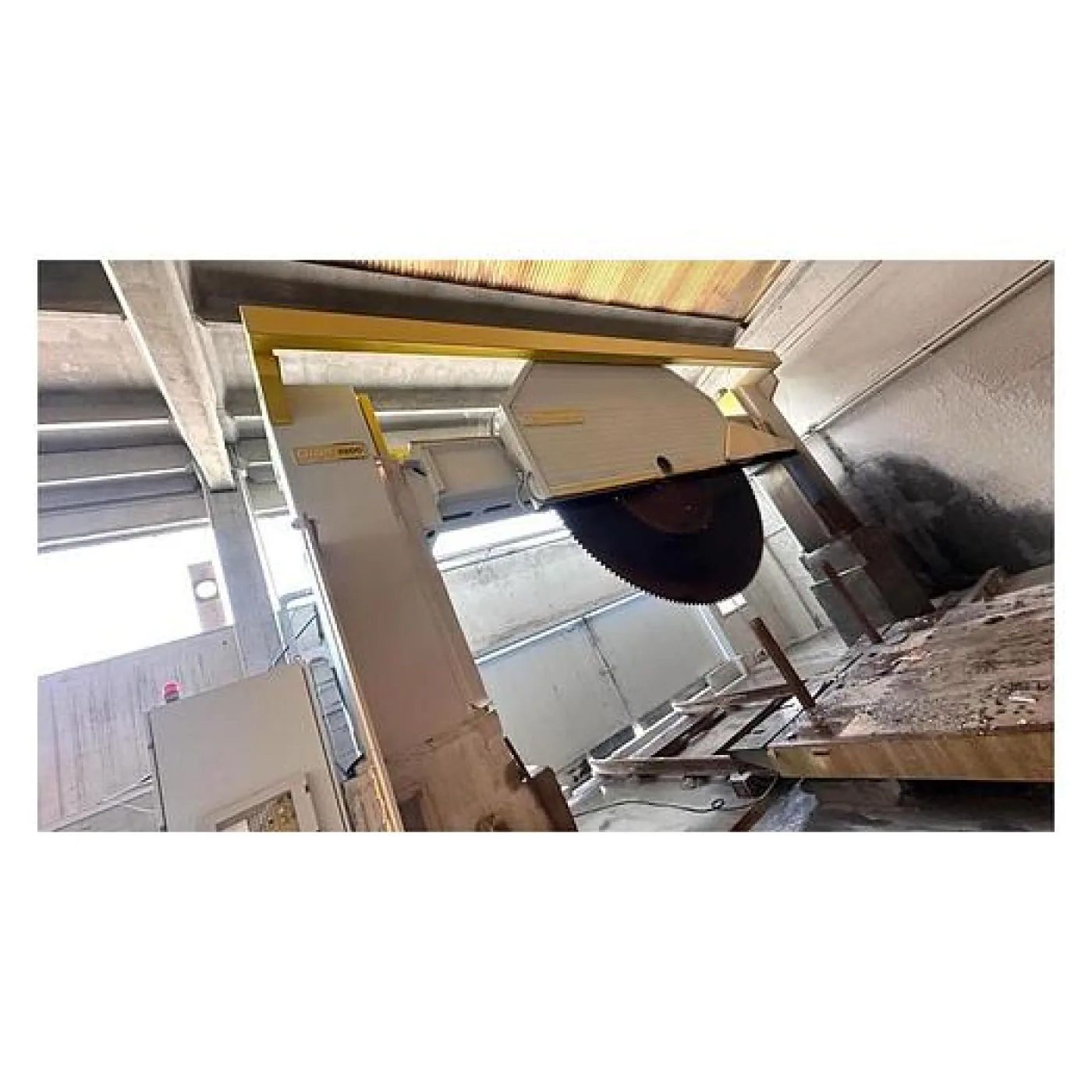 2009 GMM Giga 3500- - 2