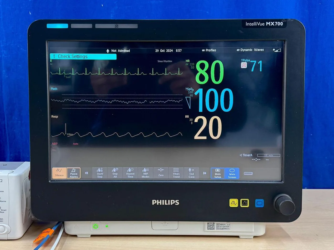 Philips IntelliVue MX 700 Patient Monitor With leads YOM: 2012 - 5