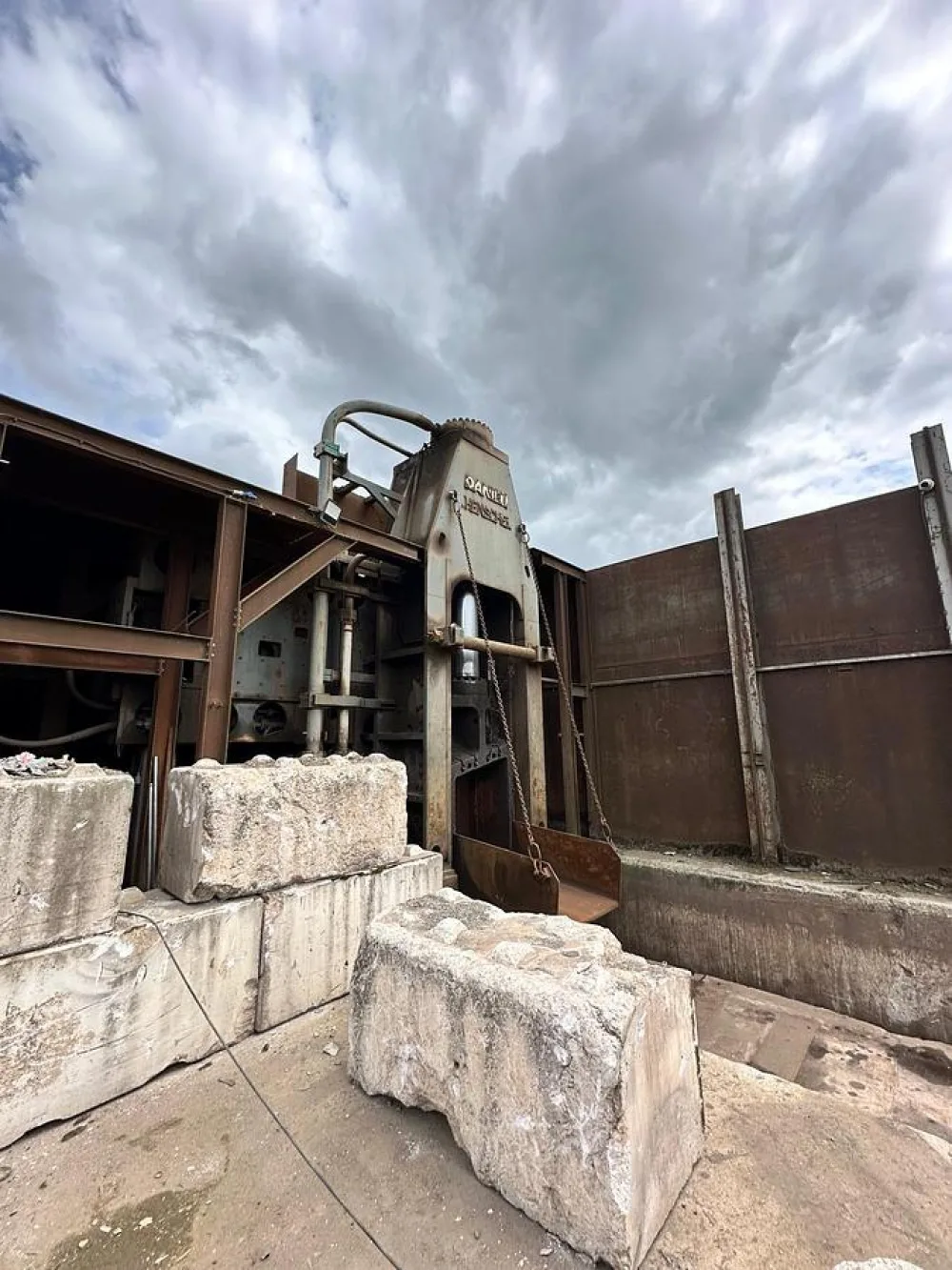 2016 Henschel CIB 1000 Scrap Shear