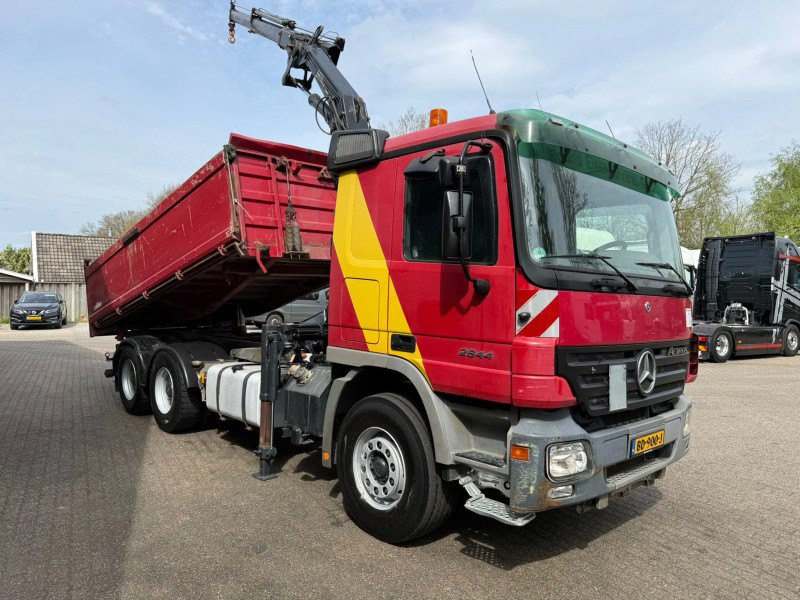 Mercedes-Benz 2644 L 6X4 3 Side Tipper + MKG Crane/Crane