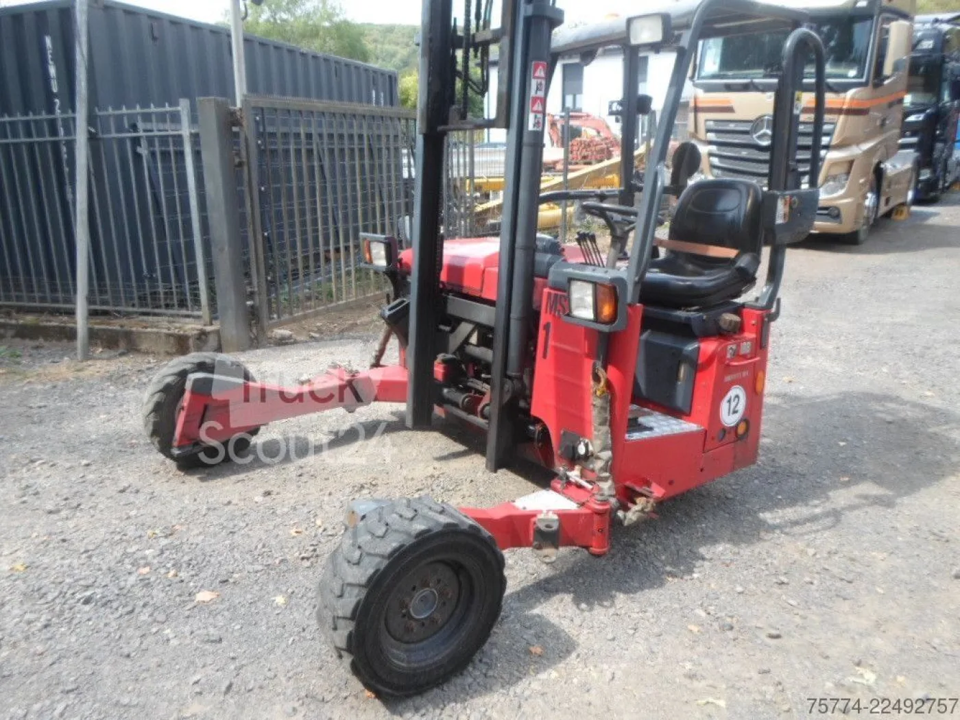 MOFFETT M 4 25.3/ 880 Std. ALLRAD !! - 3